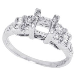 18Kt White Gold Diamond Semi Mount Ring Baguette and Round