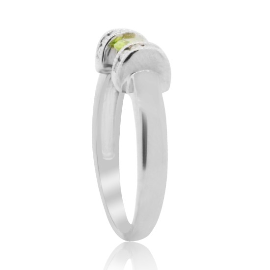 14Kt White Gold Peridot and Diamond Right Hand Ring Oval 